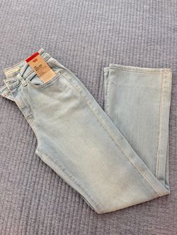 Women’s Levi jeans