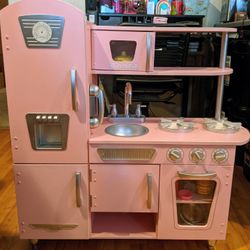 Kids KidKraft Retro Kitchen & Many Kitchen Accessories