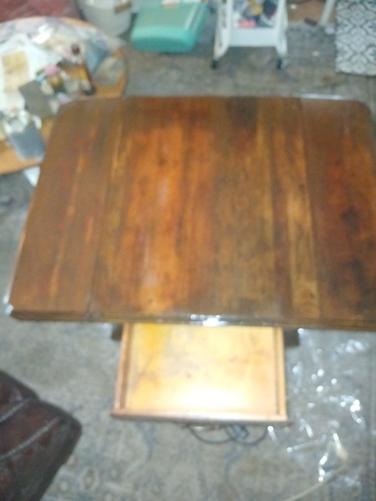 Ethen&Allen Table