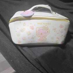 NEW HELLO KITTY  WHITE MAKE UP BAG