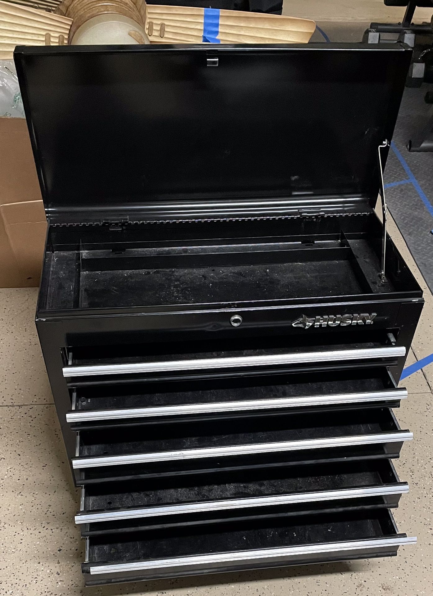 Husky Tool Box for Sale in Tehachapi, CA OfferUp