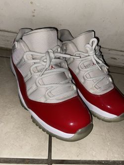 Jordan 11 cherry low !! Size 11