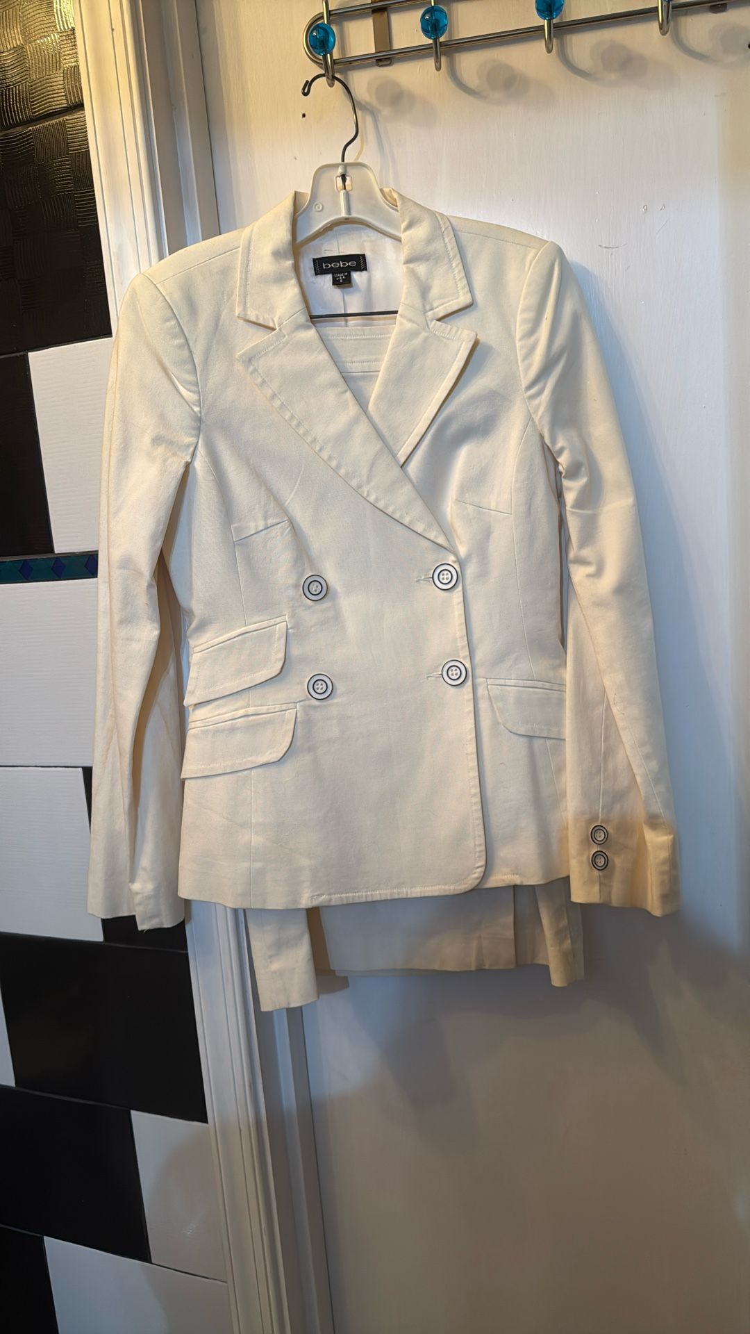 Bebe Double Breasted 2 Pice Women’s Suit~ Off White
