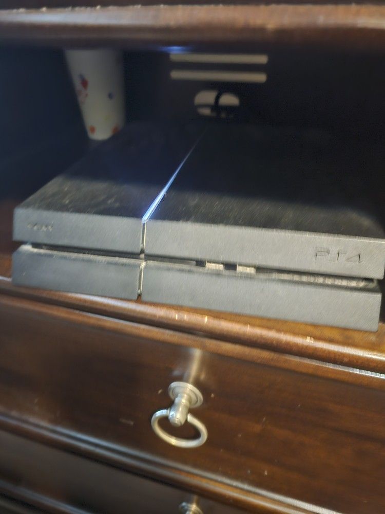Ps4 With 2 New Controllers. And 2 Games