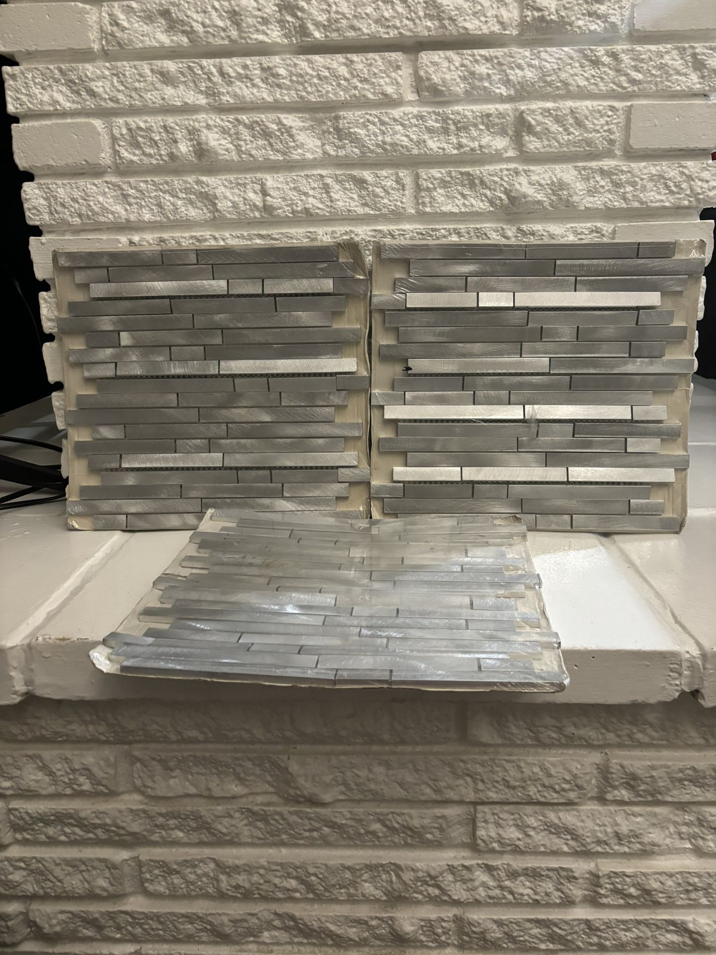 Elida Ceramica Alumina-Bar 12-in x 12-in Metallic Metal Linear and Wall Tile (0.95-sq. ft/ Piece) Item #465720 | Model #CHIGLABPAB1003
