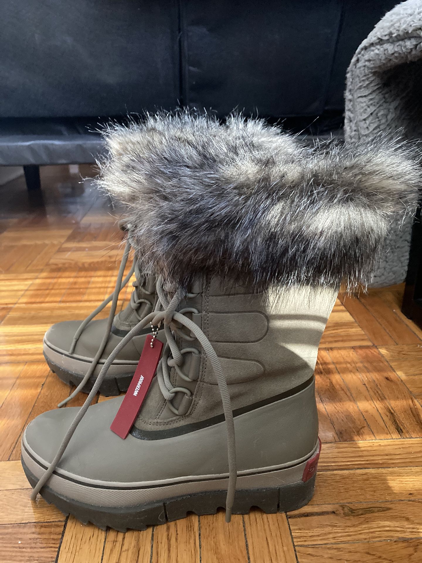 Sorel Women’s Size 8 Snow Boots