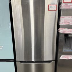 Frigidaire Gallery 30in Bottom Freezer Refrigerator 