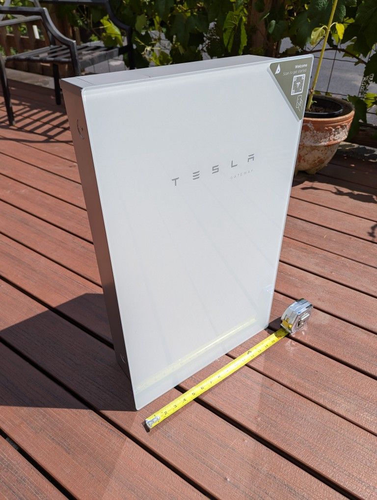 Tesla Powershare Gateway + Universal Wall Connector