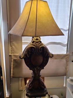 Matching table lamps w/shades.