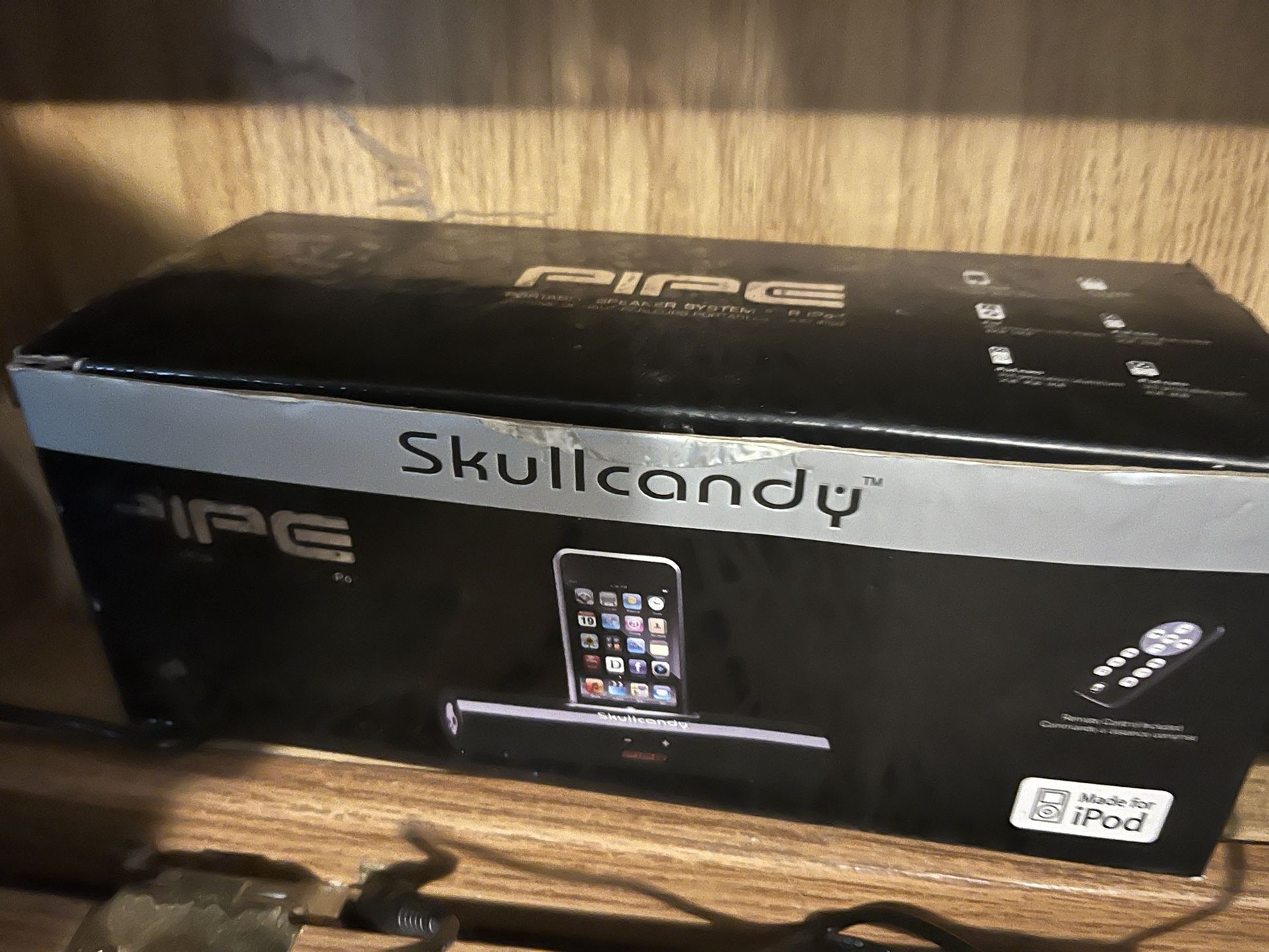 Apple iPod With Skullcandy Sound 