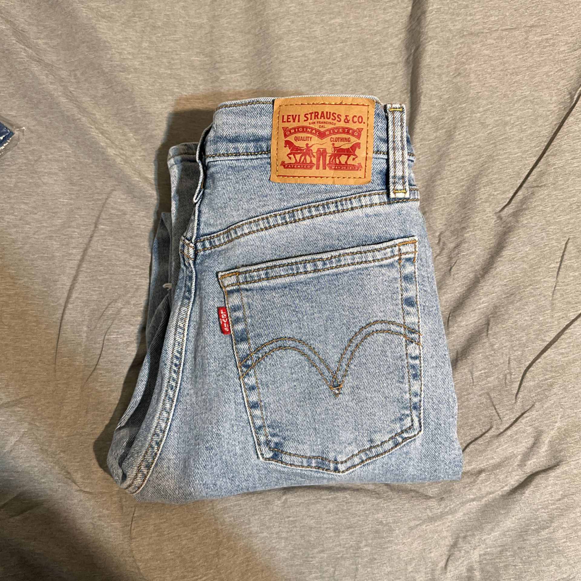 Gently Used Women’s Levis 