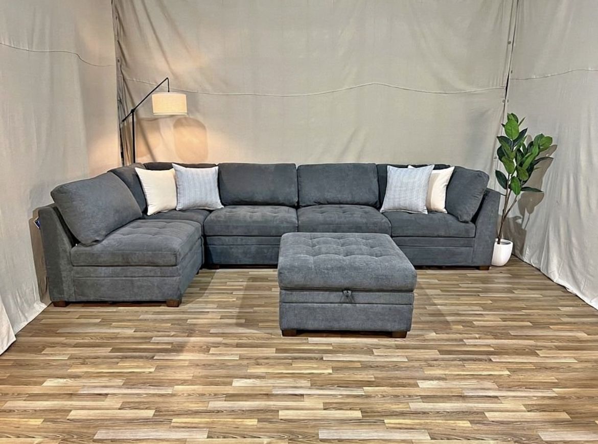 New Thomasville Tisdale 6 Piece Modular Sectional (Light Gray) *FREE DELIVERY 🚚*