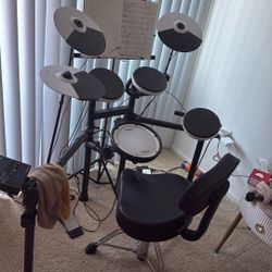 Roland Electronic Drum Set (TD-02KV)