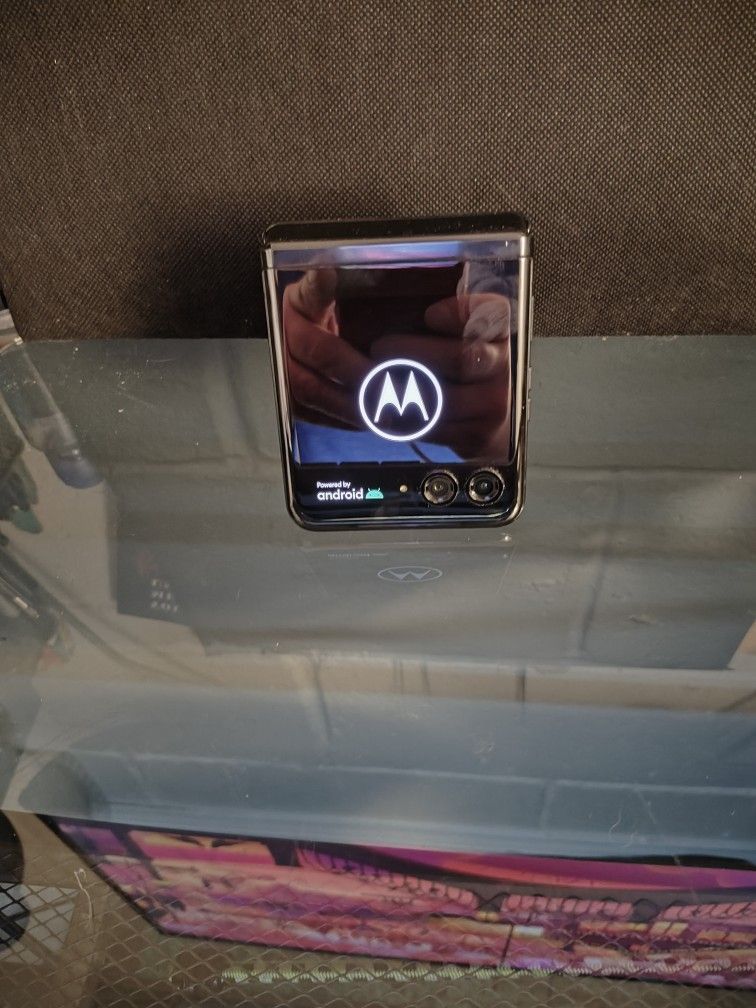 2023 Motorola Razor+ Flip Phone 8GB RAM 256GB