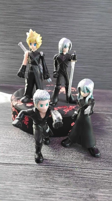 Final Fantasy VII Advent Children Play Arts Series 2.