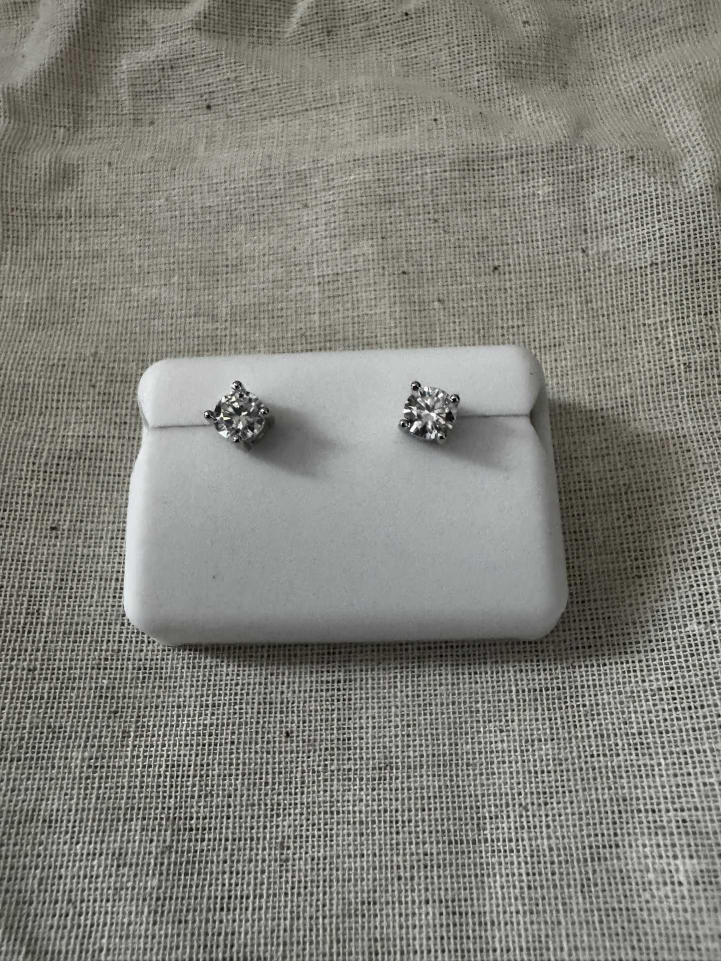 925 Sterling Silver Moissanite Studded Earrings