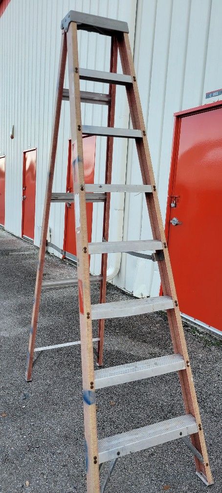 8 Ft Ladder 