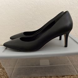 Via Spiga Classic Kitten Heels