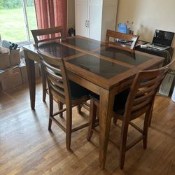 Table & Chairs 