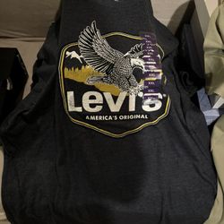 Levi’s T-shirt