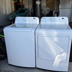 Bought brand new only a year old! Washer and Dryer set