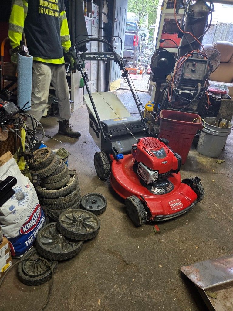 Toro Personal Pace Selfpropelled Lawn Mower