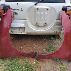 2005 Toyota Camry (left and right fenders)   parts