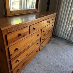Solid Wood Dresser With Mirror 