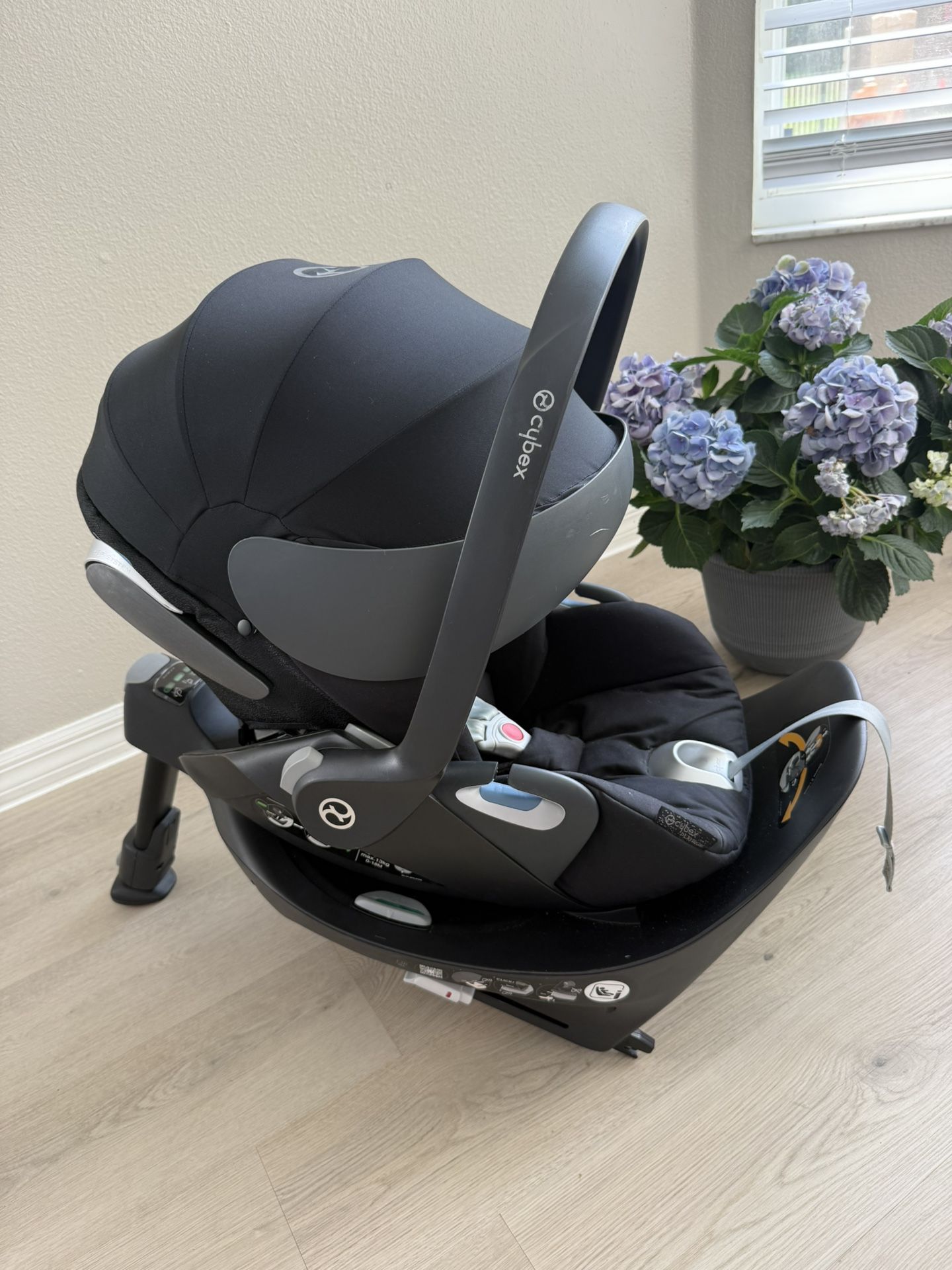 Cybex Cloud Z Rotating Swivel Baby Car Seat + Base