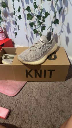 Women’s Yeezy Knit Runner Stone Size 6 - Excellent condition