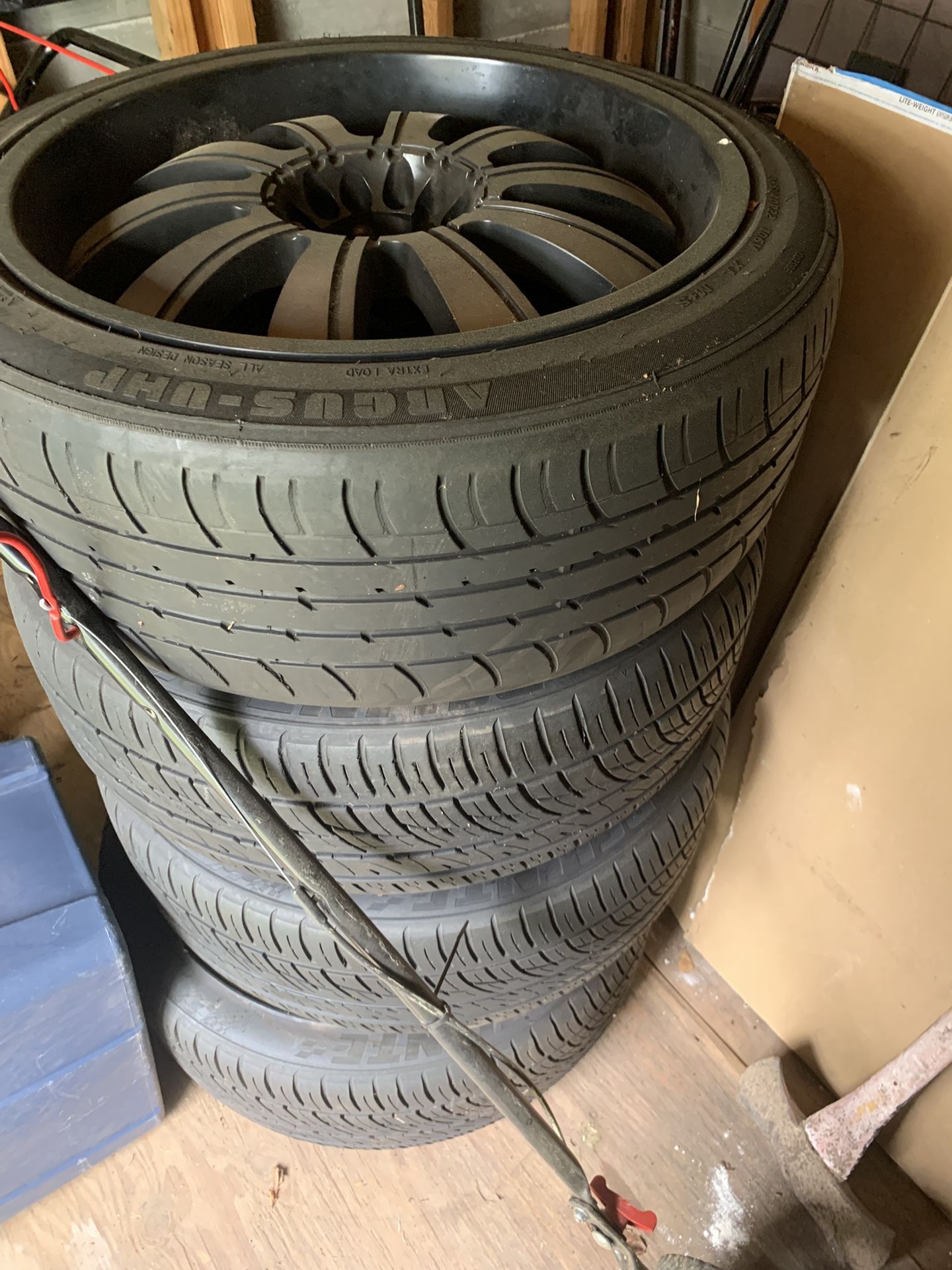 22’s Rims And Tires With Center Caps