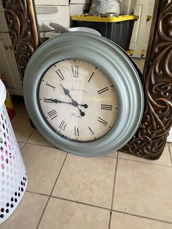 Reloj grande muy bonito en exelentes condiciones $ 30 dls
