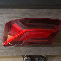 2021-2023 AUDI A5 REAR TRUNK RIGHT SIDE OUTER TAILLIGHT BRAKE STOP LAMP LED OEM