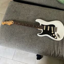Left-handed fender Stratocaster