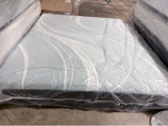 OUTLET SALE 💥King Mattress Tempurpedic LuxeAdapt medium hybrid 2.0 💥