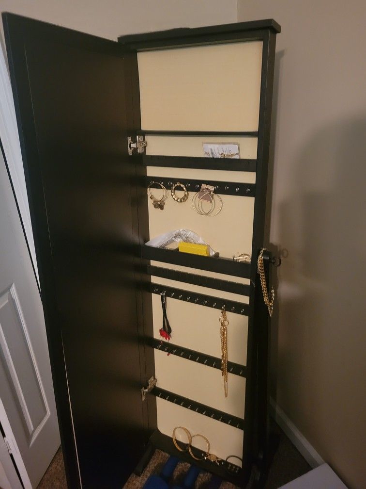 Mirrored Jewelry Storage