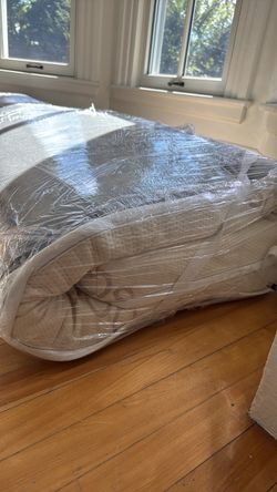 Saatva king sized memory foam topper