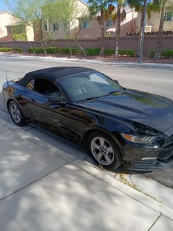 Ford Mustang 2015  convertible v6 título limpio.