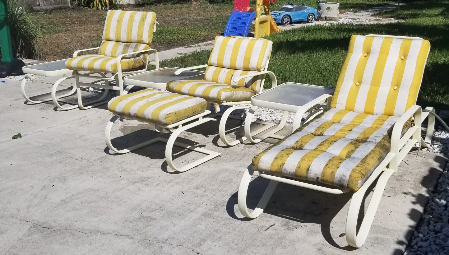 150 firm. Vintage tropitone patio furniture table set for Sale in Lake