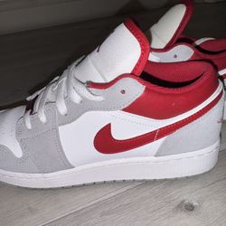 Jordan 1 low size 6.5Y 8W Like New 
