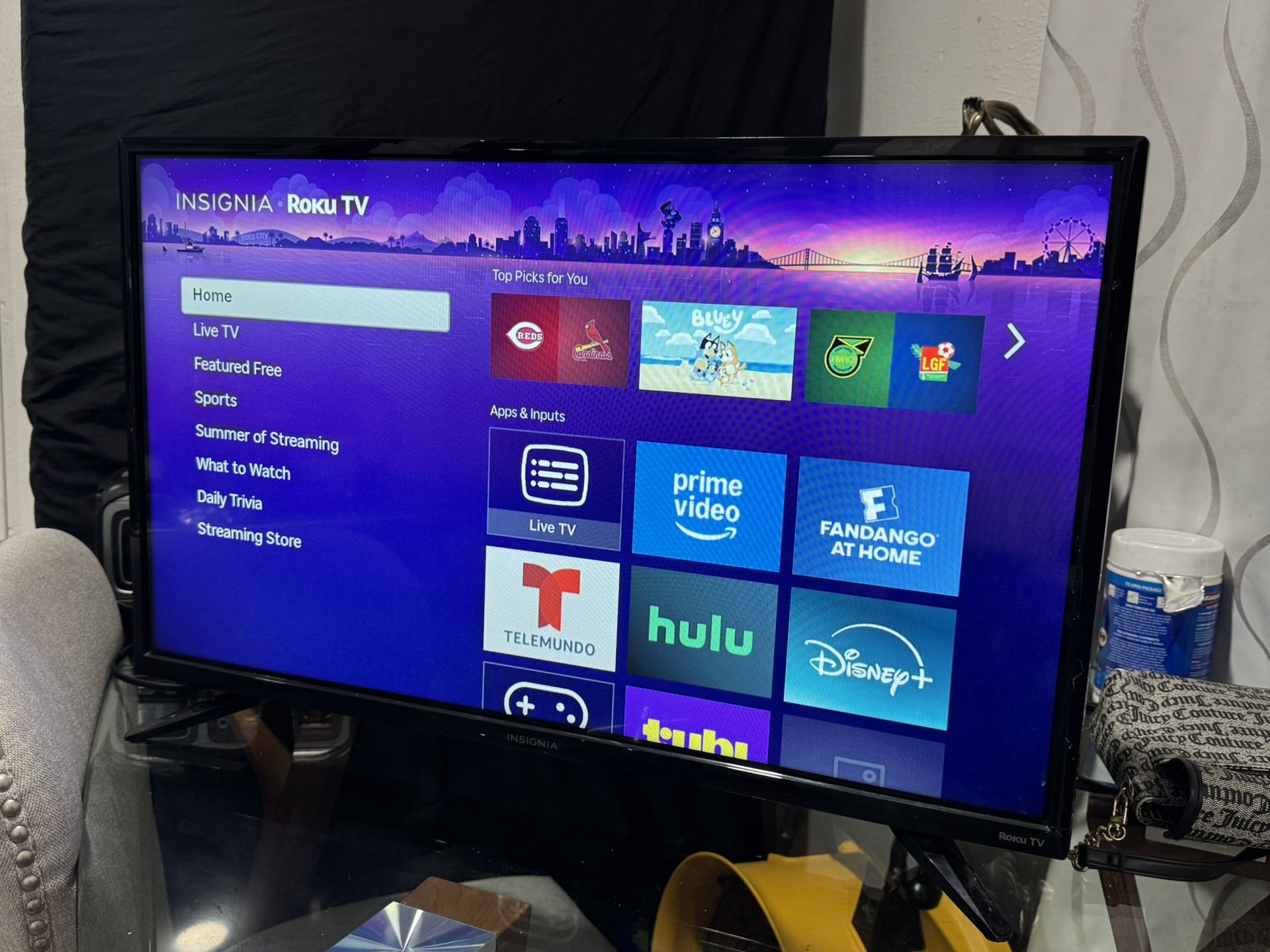 Roku Insignia 32” TV Smart TV With Remote Control