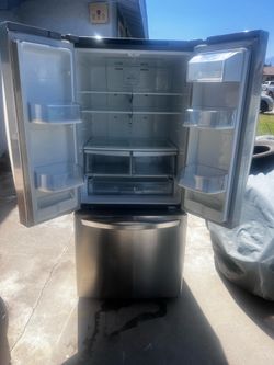 🥶🧊🍧  APARTMENT SIZE VERY NICE RUNS EXCELLENT ICE MAKER NEVER USED. 🧊🥶 Delivery Available