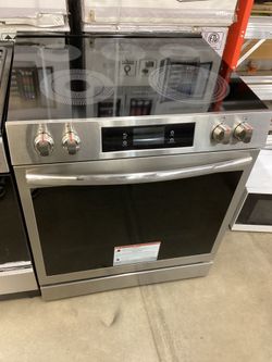 Frigidaire Gallery 30 in. 6.2 cu.ft. 5 Elements Slide-in Electric Stove with Convection and Air Fry New Scratch and Dent