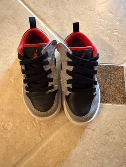 Air Jordan Low Kids Sneakers size 11