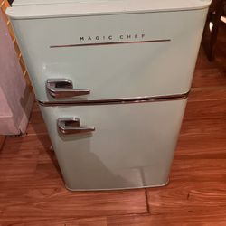Magic Chef Retro Mini Fridge