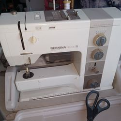 Bernina Record 9:30 Electronic Sewing Machine Works Great 495 Firm