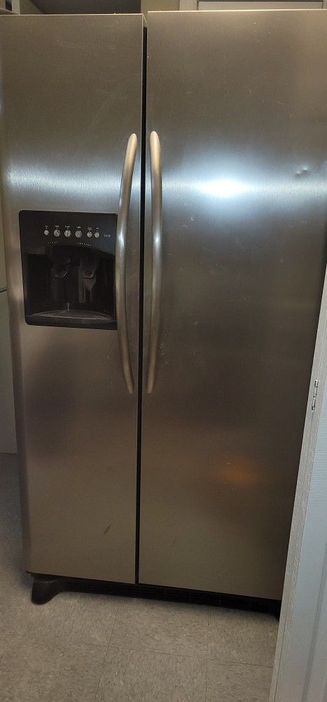Frigidaire 26 Cu. Ft. Side-by-Side Refrigerator
FRS6HF55KS