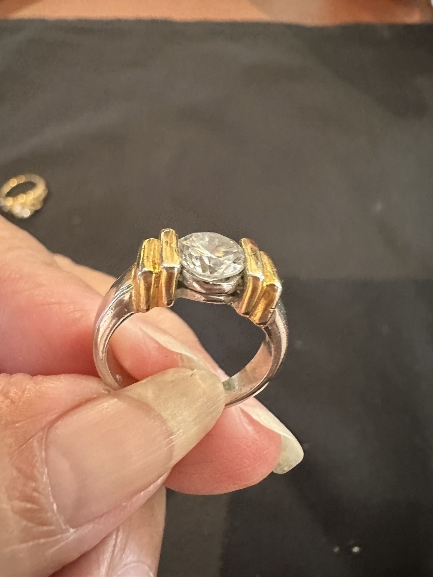 EDCO Costume Diamond And Gold Size 6 Ring
