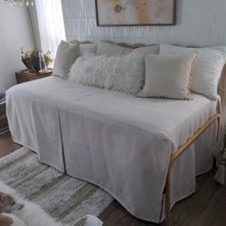 Daybed With Pop Up Trundle