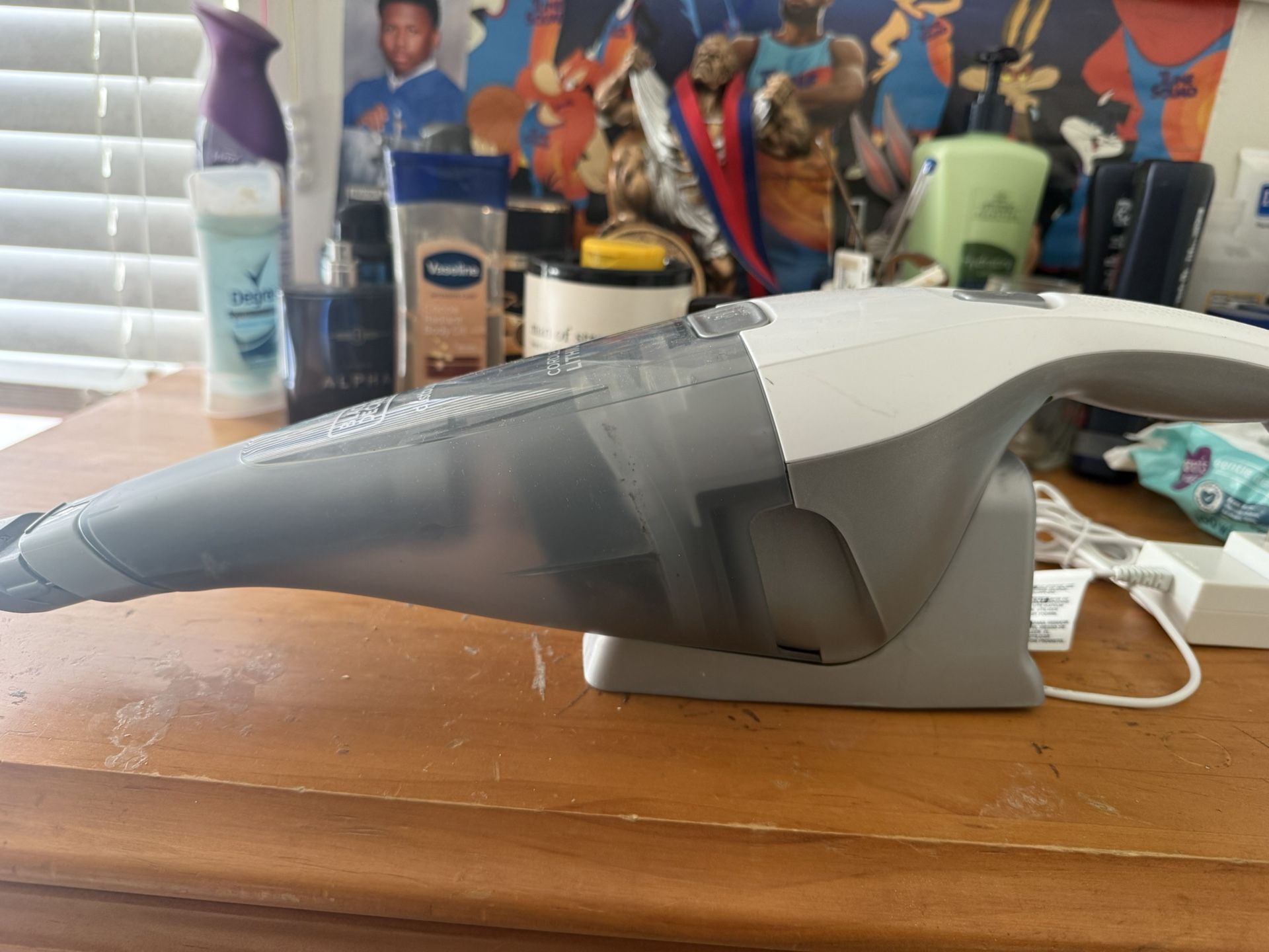 π§Ήπ¨ Black+Decker Cordless Handheld Vacuum β Great Condition! π¨π§Ή Perfect for cars, couches, stairs, and quick clean-ups!